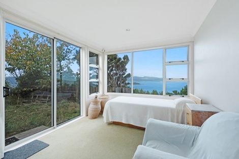 Photo of property in 28 Bennett Grove, Newlands, Wellington, 6037