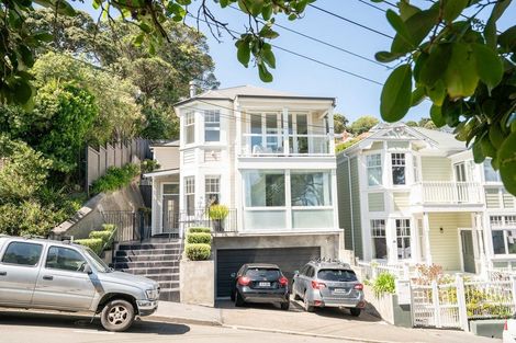 Photo of property in 60 Hawker Street, Mount Victoria, Wellington, 6011