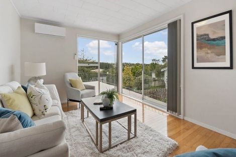Photo of property in 1/10 Mcquoid Place, Glenfield, Auckland, 0629