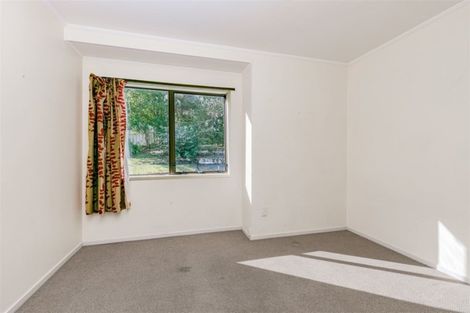 Photo of property in 66 Easton Park Parade, Glenfield, Auckland, 0629