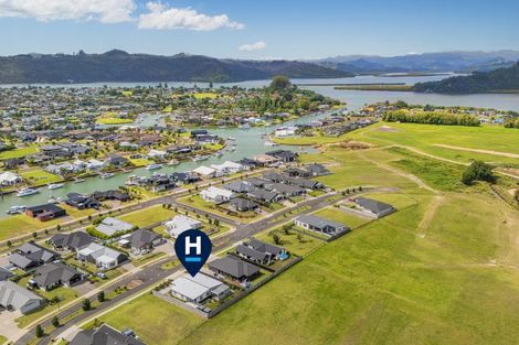 Photo of property in 8 Onerere Drive, Whitianga, 3510