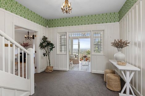 Photo of property in 14 Macmillan Avenue, Cashmere, Christchurch, 8022