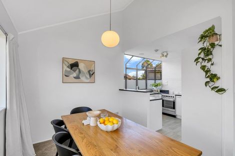 Photo of property in 2/105 Moa Road, Point Chevalier, Auckland, 1022