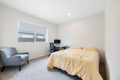 Photo of property in 13 Walter Ruddock Avenue, Kumeu, 0810