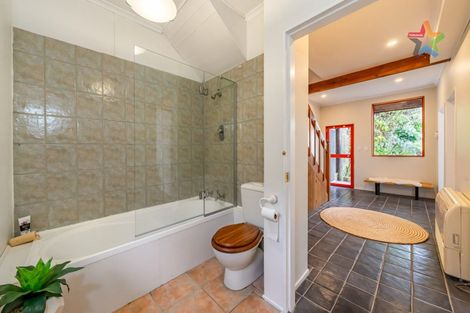 Photo of property in 6 Sarah Way, Crofton Downs, Wellington, 6035