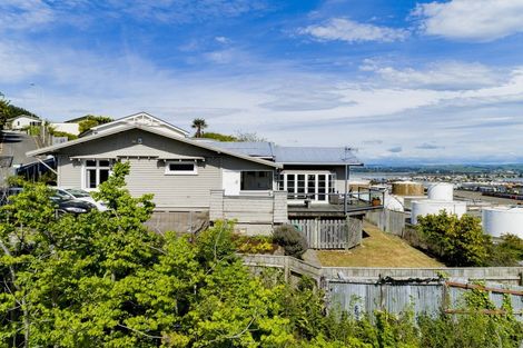 Photo of property in 18 Milton Terrace, Hospital Hill, Napier, 4110