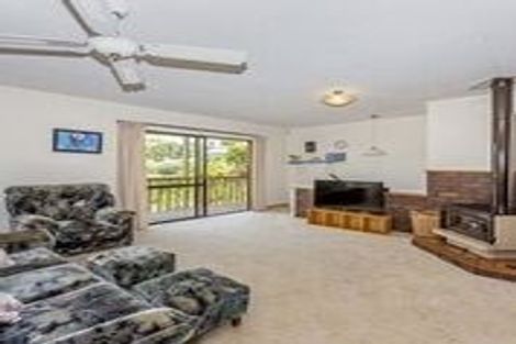 Photo of property in 76a Brian Crescent, Stanmore Bay, Whangaparaoa, 0932