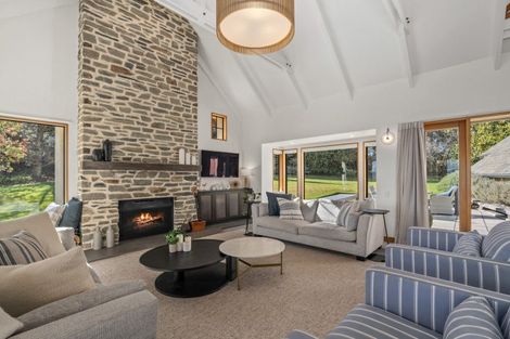 Photo of property in 186 Beacon Point Road, Wanaka, 9305