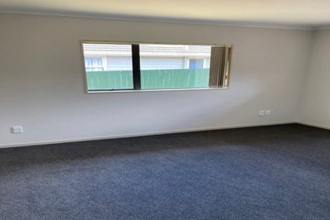 Photo of property in 5 Burton's Drive, Swanson, Auckland, 0614