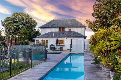 Photo of property in 100 Esplanade, Sumner, Christchurch, 8081