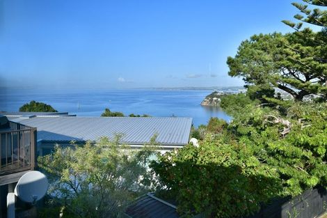 Photo of property in 25 Roberts Road, Matakatia, Whangaparaoa, 0930