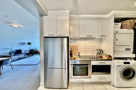 Photo of property in The Capital, 4/370 Oriental Parade, Oriental Bay, Wellington, 6011