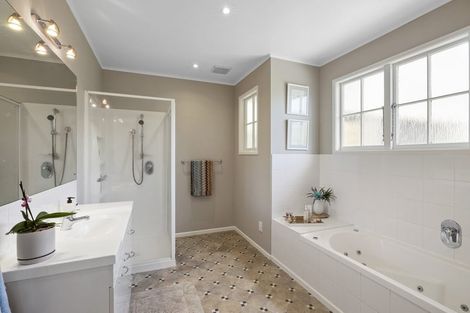 Photo of property in 29 Nevada Drive, Merrilands, New Plymouth, 4312