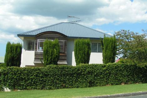 Photo of property in 5 Alfred Street, Northcote Point, Auckland, 0627