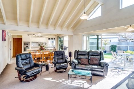 Photo of property in 17 Upham Crescent, Taradale, Napier, 4112