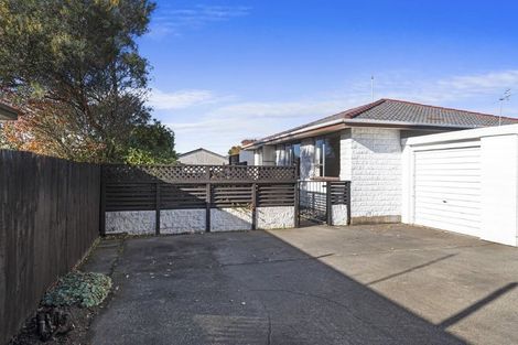 Photo of property in 92b Royal Park Drive, Parklands, Christchurch, 8083