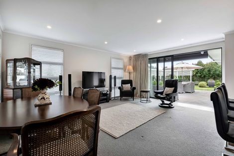 Photo of property in 425 Mangorei Road, Highlands Park, New Plymouth, 4312