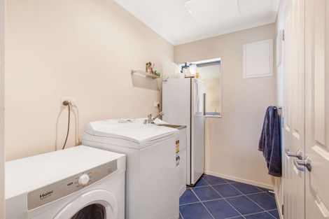 Photo of property in 12 Gleaming Place, Waiuku, 2123