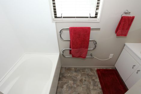 Photo of property in 28 James Street, Raglan, 3225