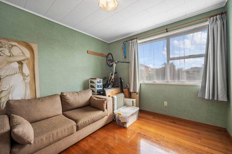 Photo of property in 25 Felgrove Street, Glendene, Auckland, 0602