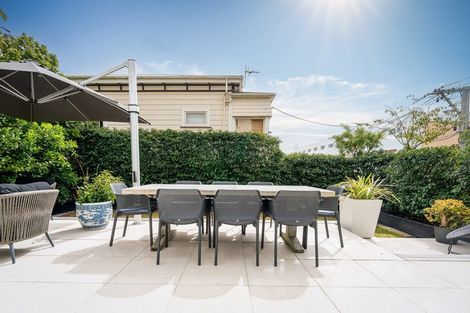 Photo of property in 18 Austin Street, Mount Victoria, Wellington, 6011