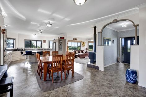 Photo of property in 393 Ketemarae Road, Normanby, Hawera, 4675