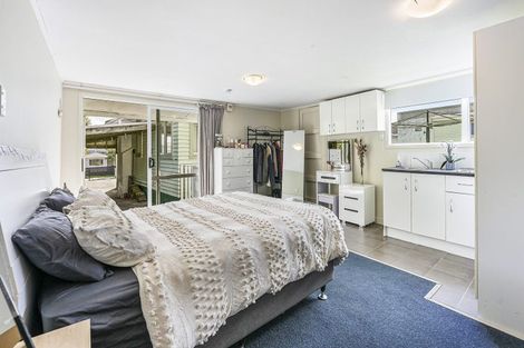 Photo of property in 59 Sylvan Crescent, Te Atatu South, Auckland, 0610