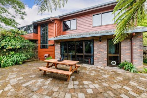 Photo of property in 20 Sequoia Grove, Merrilands, New Plymouth, 4312