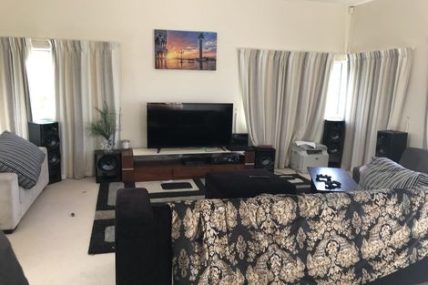 Photo of property in 8 Adelie Place, Murrays Bay, Auckland, 0630