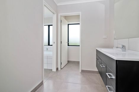 Photo of property in 22 Lacebark Drive, Kinloch, Taupo, 3377