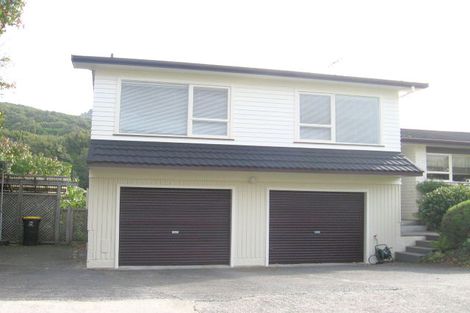 Photo of property in 3 Fitzwilliam Terrace, Tawa, Wellington, 5028