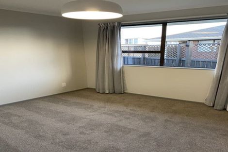Photo of property in 2/41 Athlone Crescent, Avalon, Lower Hutt, 5011