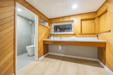 Photo of property in 255 Glenfield Road, Hillcrest, Auckland, 0627