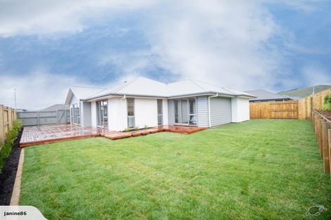 Photo of property in 5 Mediterranean Grove, Fitzherbert, Palmerston North, 4410