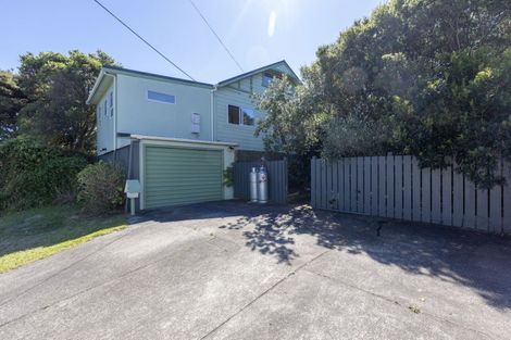 Photo of property in 11 Tiromoana Road, Raumati South, Paraparaumu, 5032