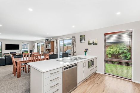 Photo of property in 100 Shillingford Boulevard, Rolleston, 7615