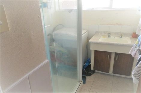 Photo of property in 17a Covil Avenue, Te Atatu South, Auckland, 0610