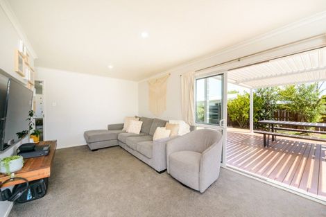 Photo of property in 40 Acacia Street, Kelvin Grove, Palmerston North, 4414