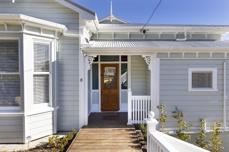 Photo of property in 5 Taranaki Street, Picton, 7220