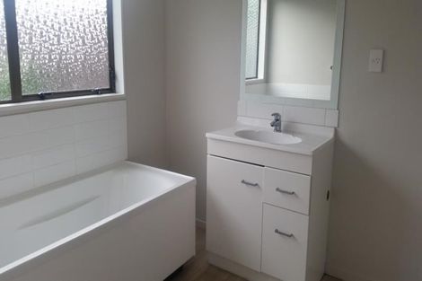 Photo of property in 1/4 Roys Road, Weymouth, Auckland, 2103