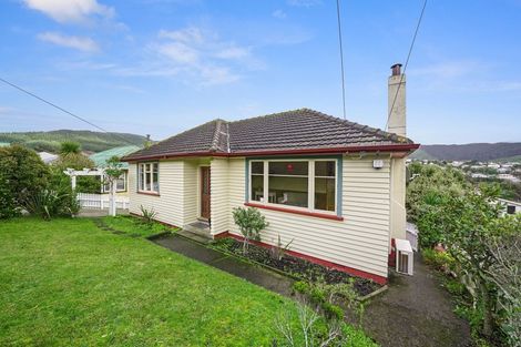 Photo of property in 44 Taylor Terrace, Tawa, Wellington, 5028