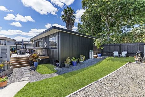 Photo of property in 45 Kiwi Esplanade, Mangere Bridge, Auckland, 2022
