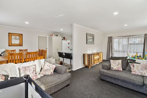 Photo of property in 96 Athena Drive, Totara Vale, Auckland, 0629