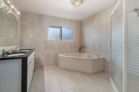 Photo of property in 29 Ferntree Terrace, West Harbour, Auckland, 0618