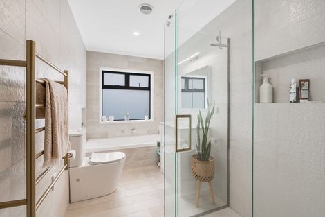 Photo of property in 16a Lillian Place, Orewa, 0931