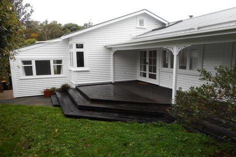 Photo of property in 9 Newcombe Crescent, Karori, Wellington, 6012