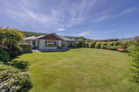 Photo of property in 5 Centre Crescent, Wanaka, 9305