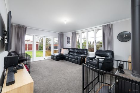 Photo of property in 58 Timaru Road, Waimate, 7924