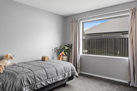 Photo of property in 17 Westhaven Grove, Takaro, Palmerston North, 4412