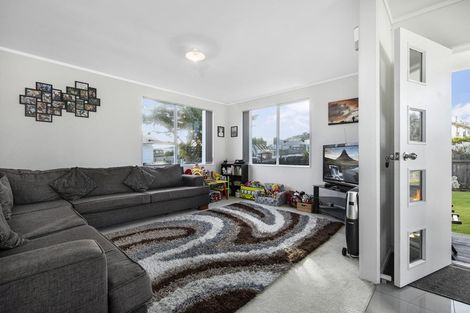 Photo of property in 1/14 Silver Creek Road, Weymouth, Auckland, 2103